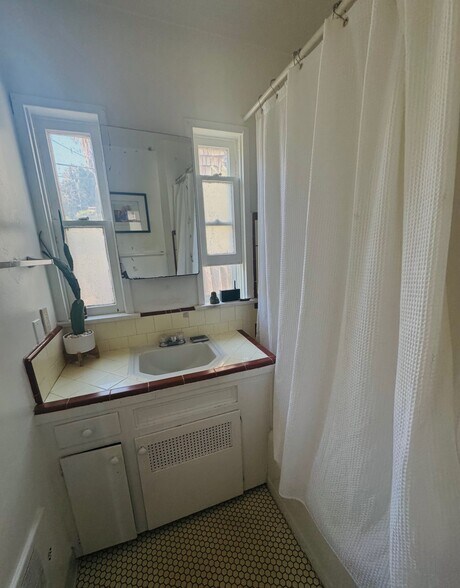 Building Photo - 854 Sayre Ln