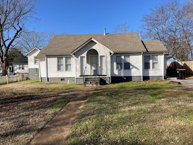 Building Photo - 858 Gracey Ave