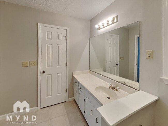 Building Photo - 2211 Tarence Ln SW
