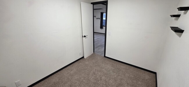 Building Photo - 221 Elm St