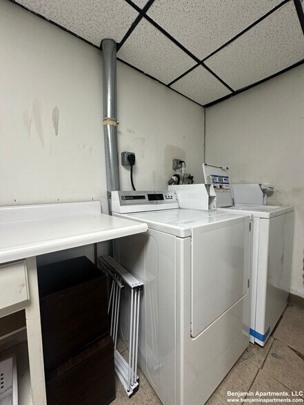 Building Photo - 17 Garrison St