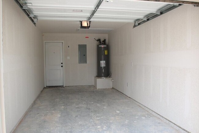 Building Photo - SENSATIONAL 3/2/ Duplex Home in AZLE ISD~ ...