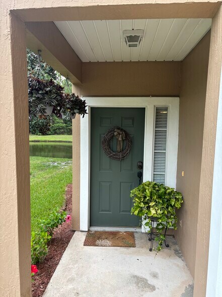 Building Photo - 454 Scrub Jay Dr