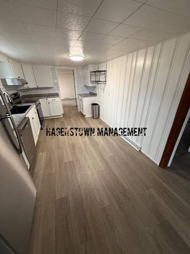 Building Photo - Just REDUCED - Single Level Living