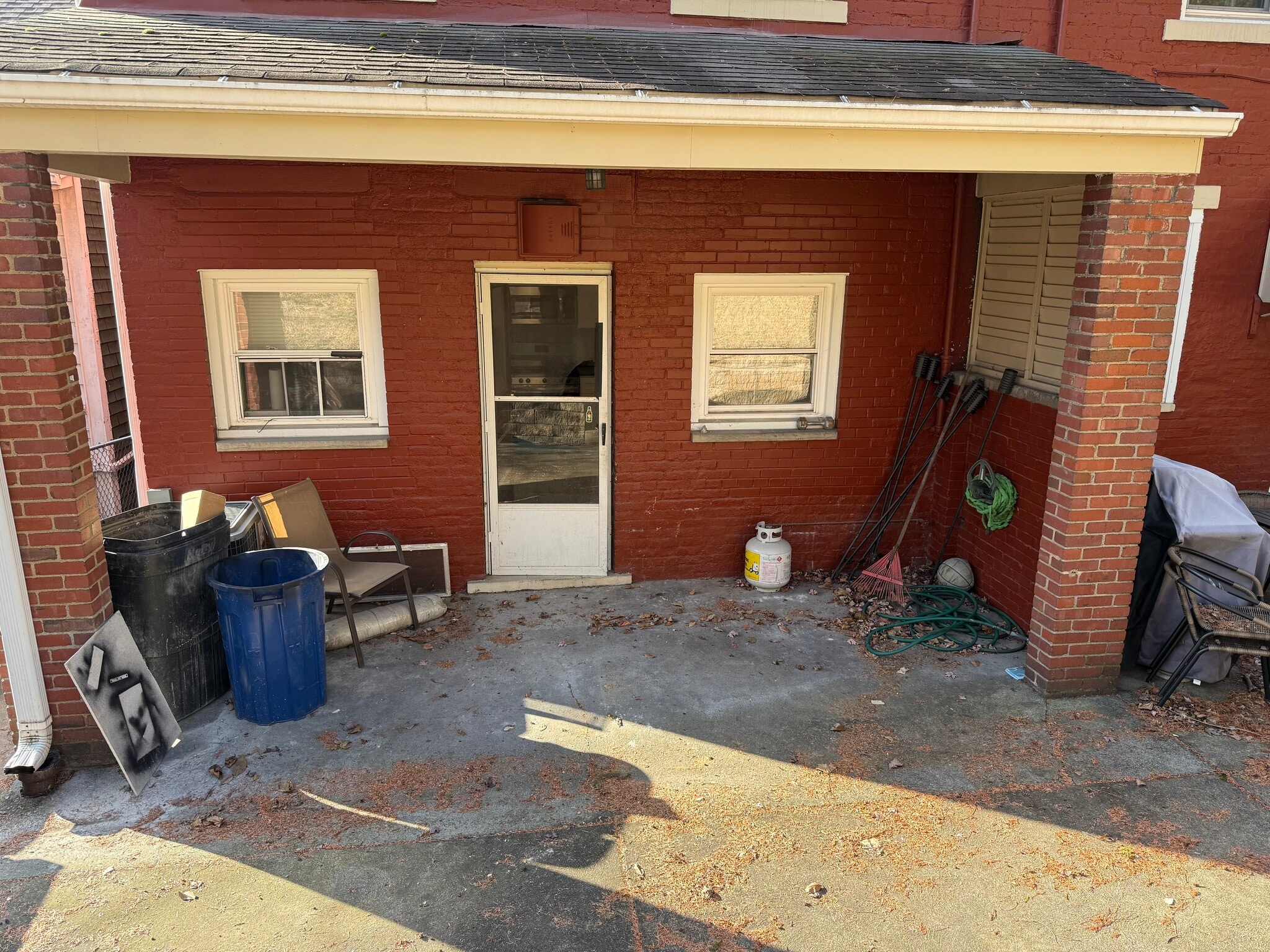 Building Photo - 226 W Sycamore St