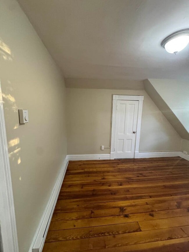 Building Photo - Charming 1-Bedroom Apartment in Russell, MA