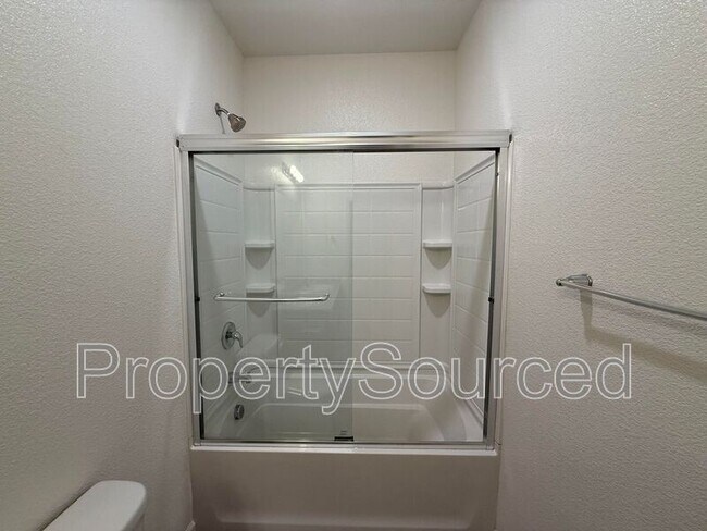 Building Photo - 437 Pendragon St