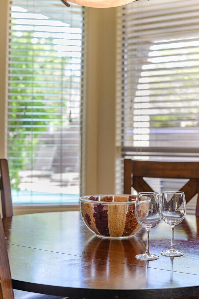 Building Photo - 6417 E Marilyn Rd