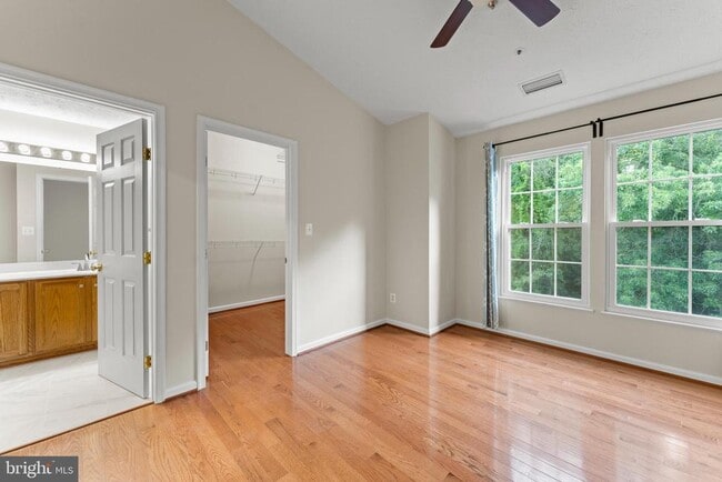 Building Photo - 144 Foxchase Dr
