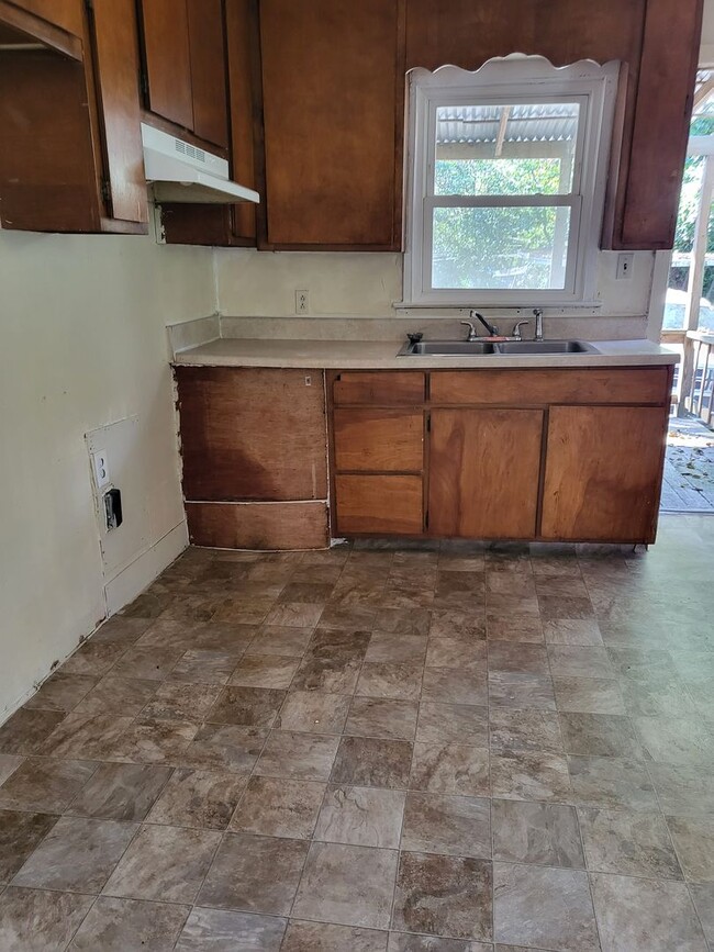 Building Photo - Cottage