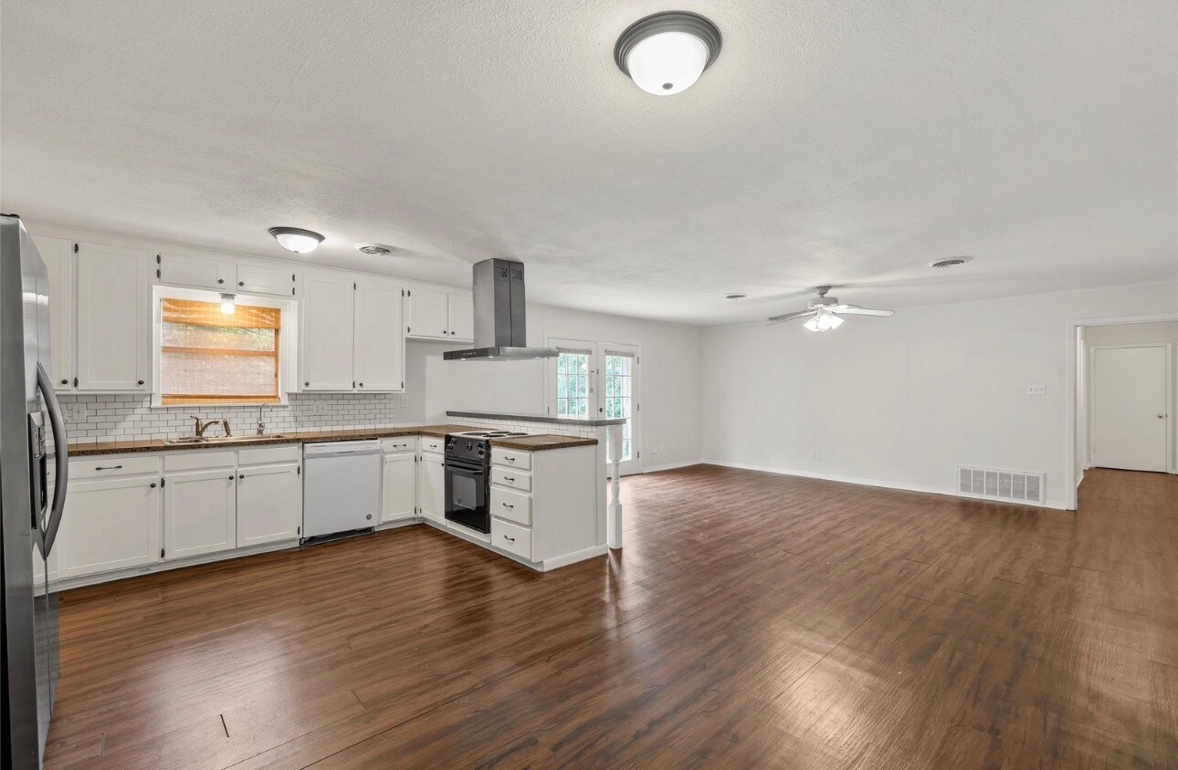 Building Photo - 8718 Panther Dr