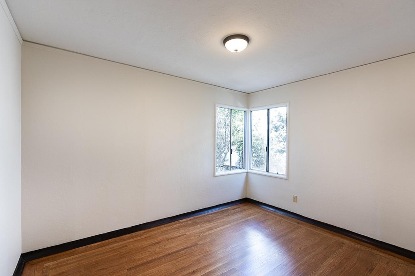 Building Photo - Elegant Kensington living with comfort, character, and scenic appeal