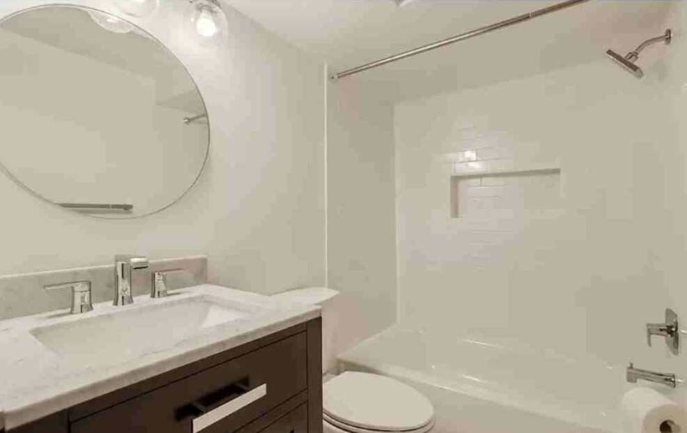 Bathroom - 1038 Lamont St NW