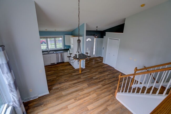 Building Photo - 2770 Sunflower Dr