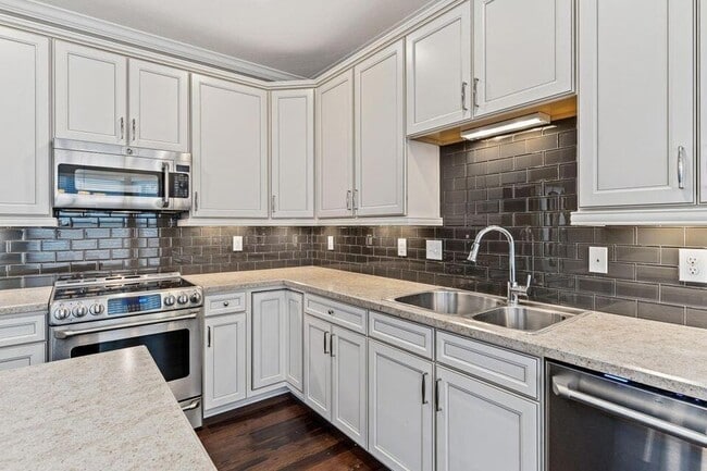 Building Photo - 5912 Danann Dr