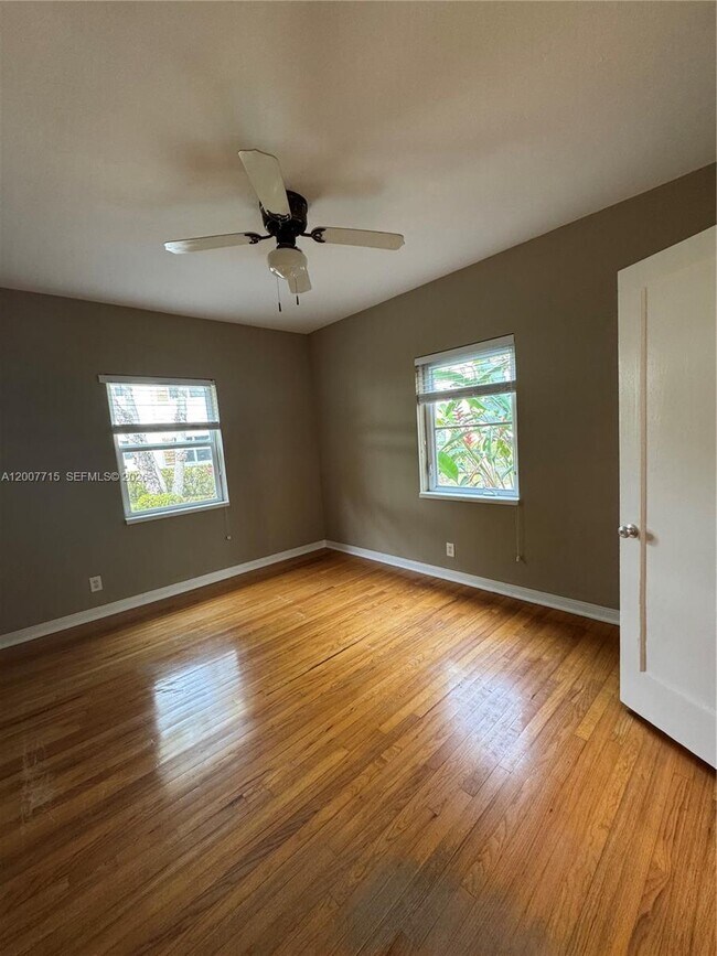 Building Photo - 725 NE 91st St