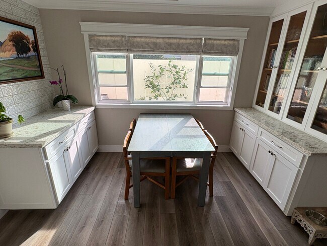 Building Photo - Remodeled Craftsman style 3 bedroom (with 4th office/bedroom), 3 bathroom home - this is NOT your...