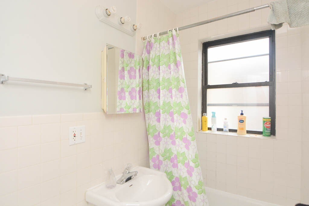 Building Photo - 1712 W Estes Ave