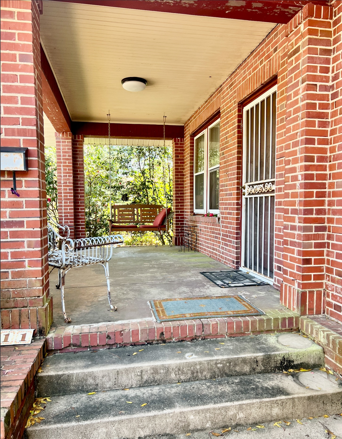 Front Porch - 211 W Mallory St