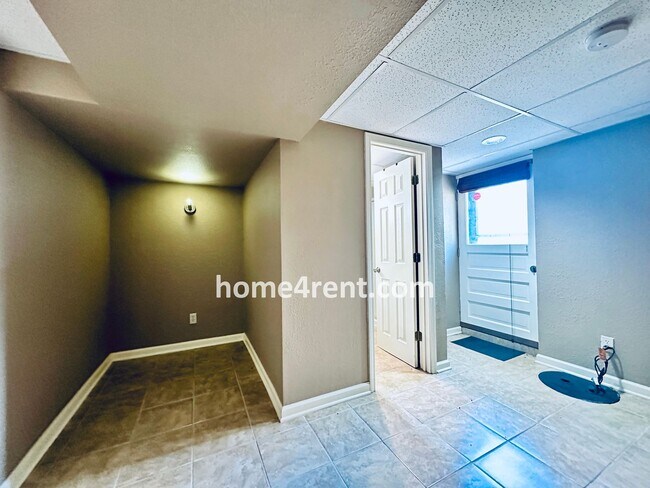 Building Photo - Beautifully Updated Home in Prime Overland...