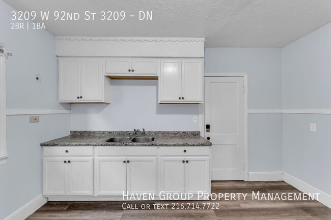Building Photo - 3209 W 92nd St