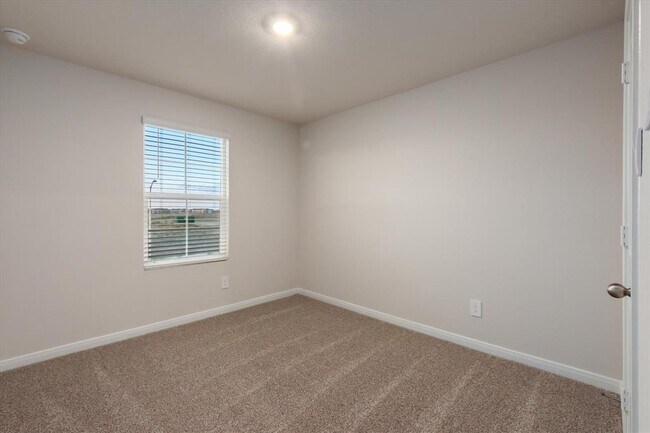 Building Photo - 112 New Albany Ln