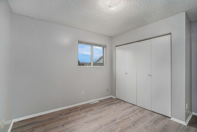 Building Photo - 5955 Briarcliff Ln