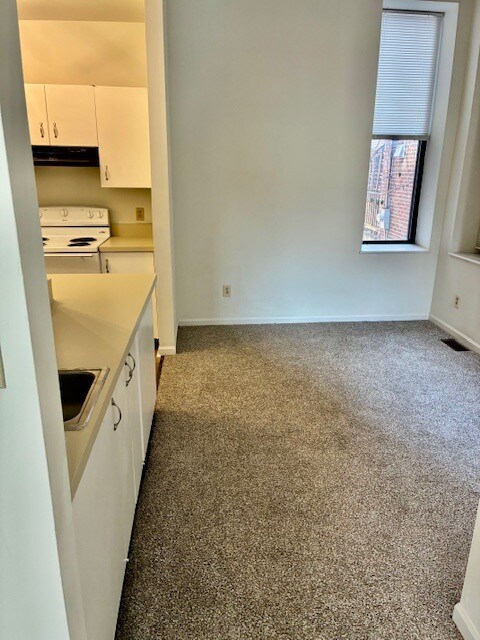 Building Photo - 2336 S 9th St