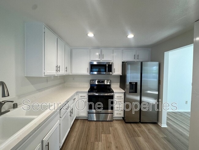 Building Photo - 10020 Larwin Ave