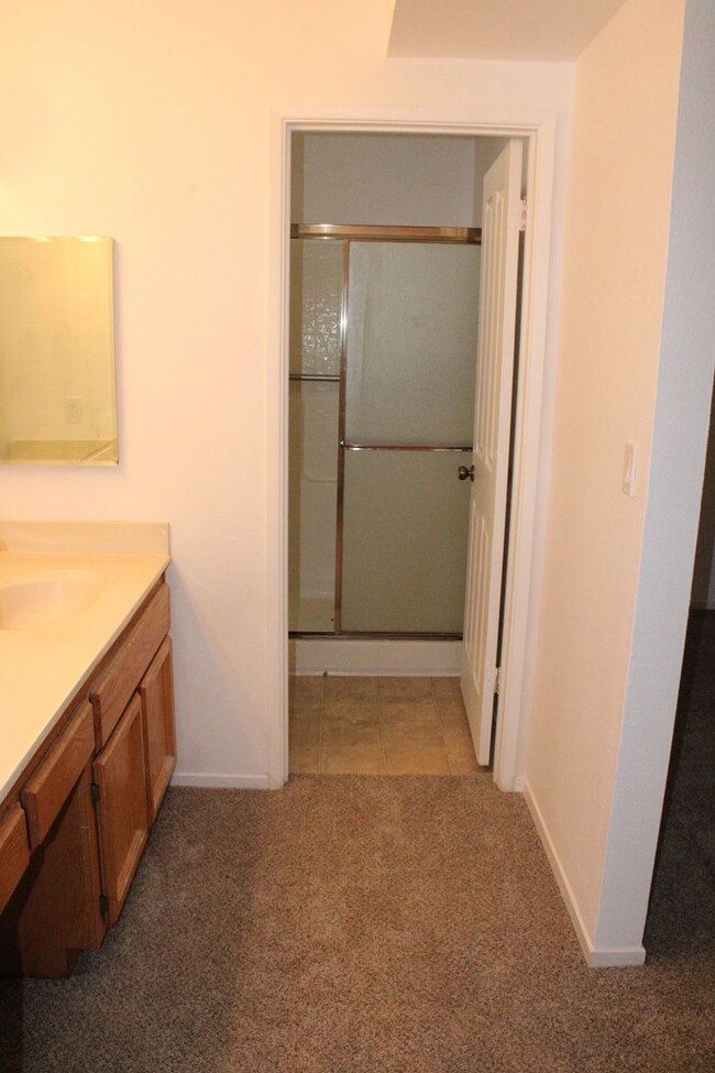 Building Photo - Single Story 3 Bedroom, 2 1/2 Bathroom Tow...