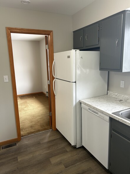 Building Photo - 6050 OH-14