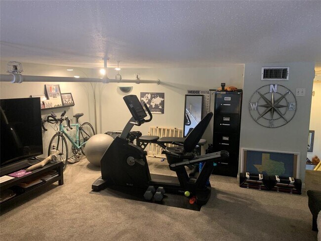 Building Photo - 2121 The Strand