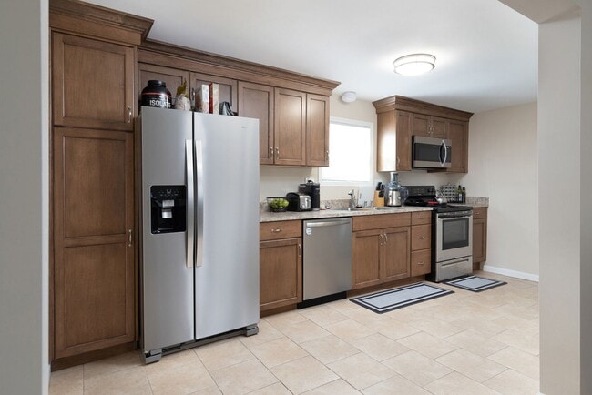 Building Photo - OPEN HOUSE SATURDAY 5/10 FROM 3:00 TO 4:00...