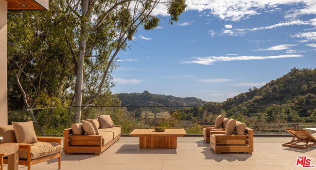 Building Photo - 12752 Mulholland Dr