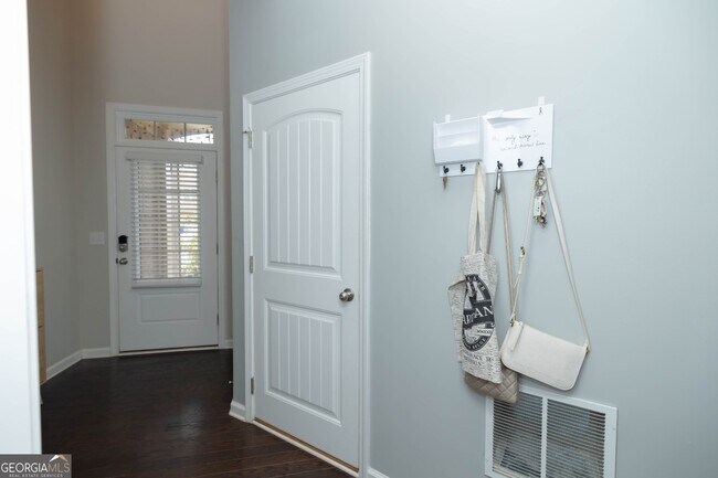 Building Photo - 7245 Heritage Oak Ct