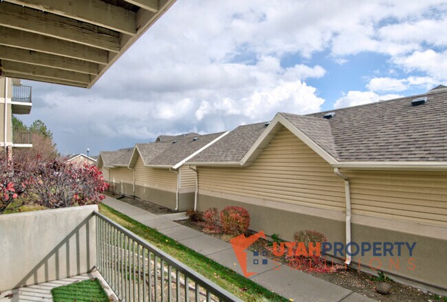 Building Photo - 2101 N Aurora Way
