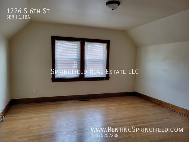 Building Photo - BRICK & ROLL  3 BEDROOM 1.5 BATH PARADISE ...