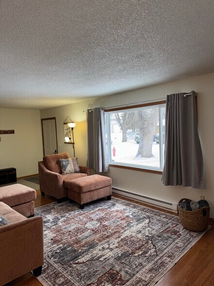 Building Photo - 1006 Oak St