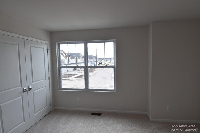 Building Photo - 105 Salt Springs Dr