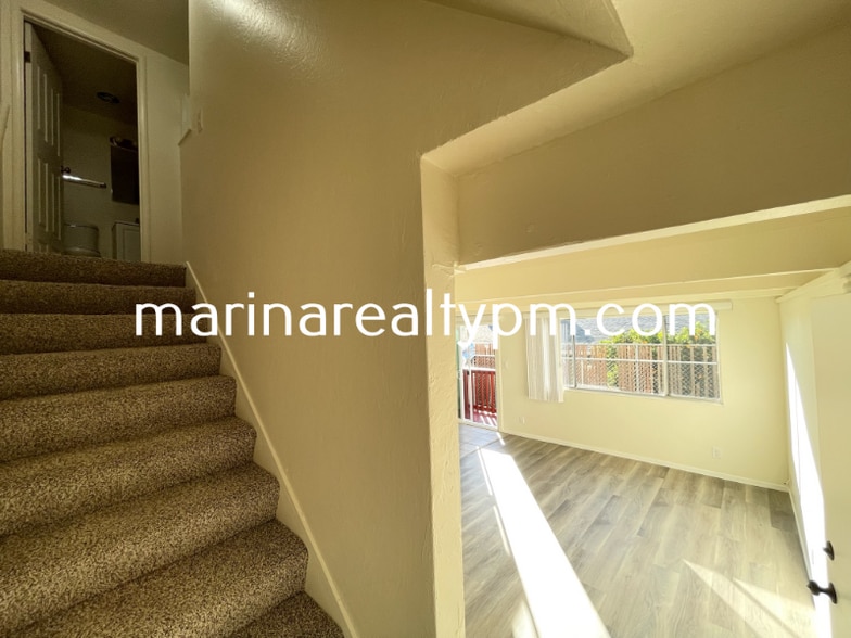 Building Photo - 240 Holly St