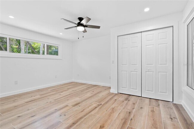 Building Photo - 4879 Commonwealth Dr