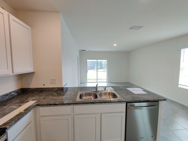 Building Photo - 32618 Canyonlands Dr