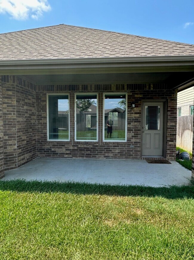 Building Photo - 7331 Saddle Tree Dr