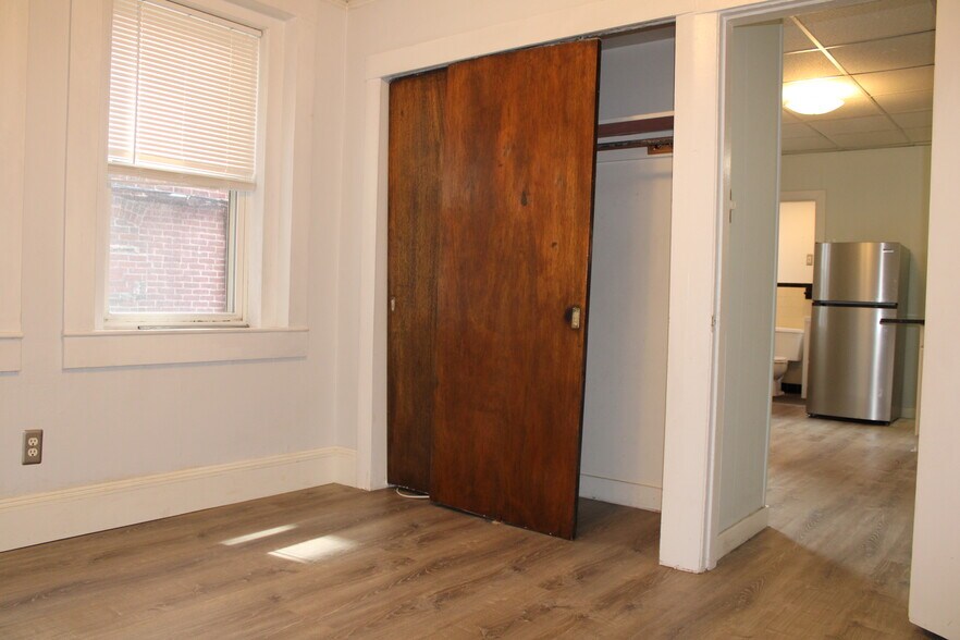 Building Photo - 10 Henchman St
