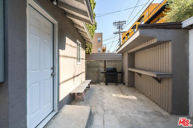 Building Photo - 839 Wilcox Ave