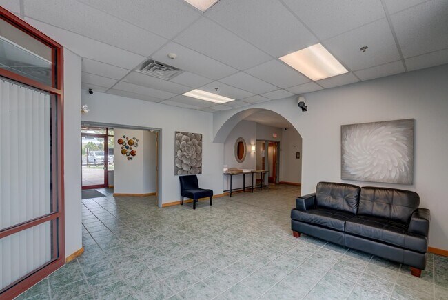 Building Photo - 301 Harbour Town Dr