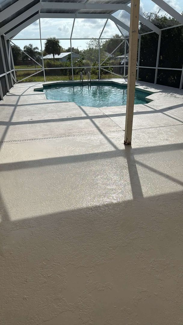 Primary Photo - 3/2/1 POOL Home with Fenced Yard--Pool & Y...
