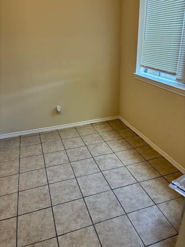 Building Photo - 15417 Weldon Dr