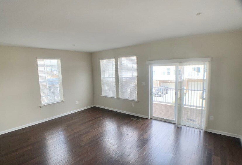 Building Photo - 512 Cobble Dr