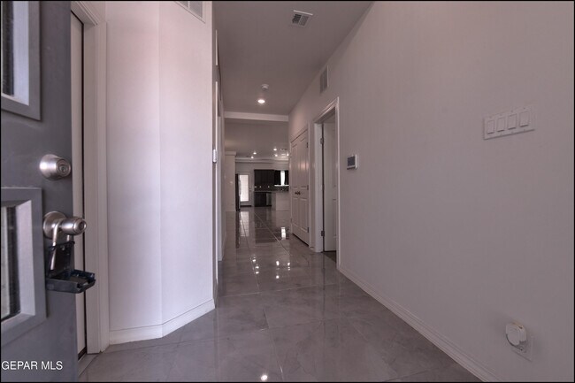 Building Photo - 12844 Giovanni Grajeda Ave